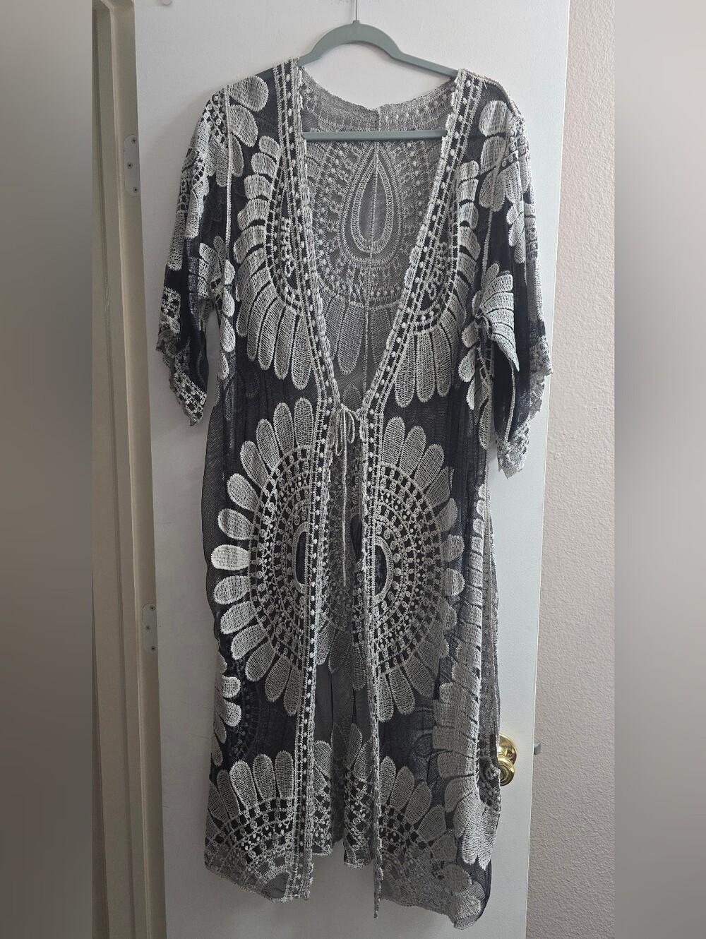 220 Cupshe Black & White Crochet Lace Kimono Cover-Up